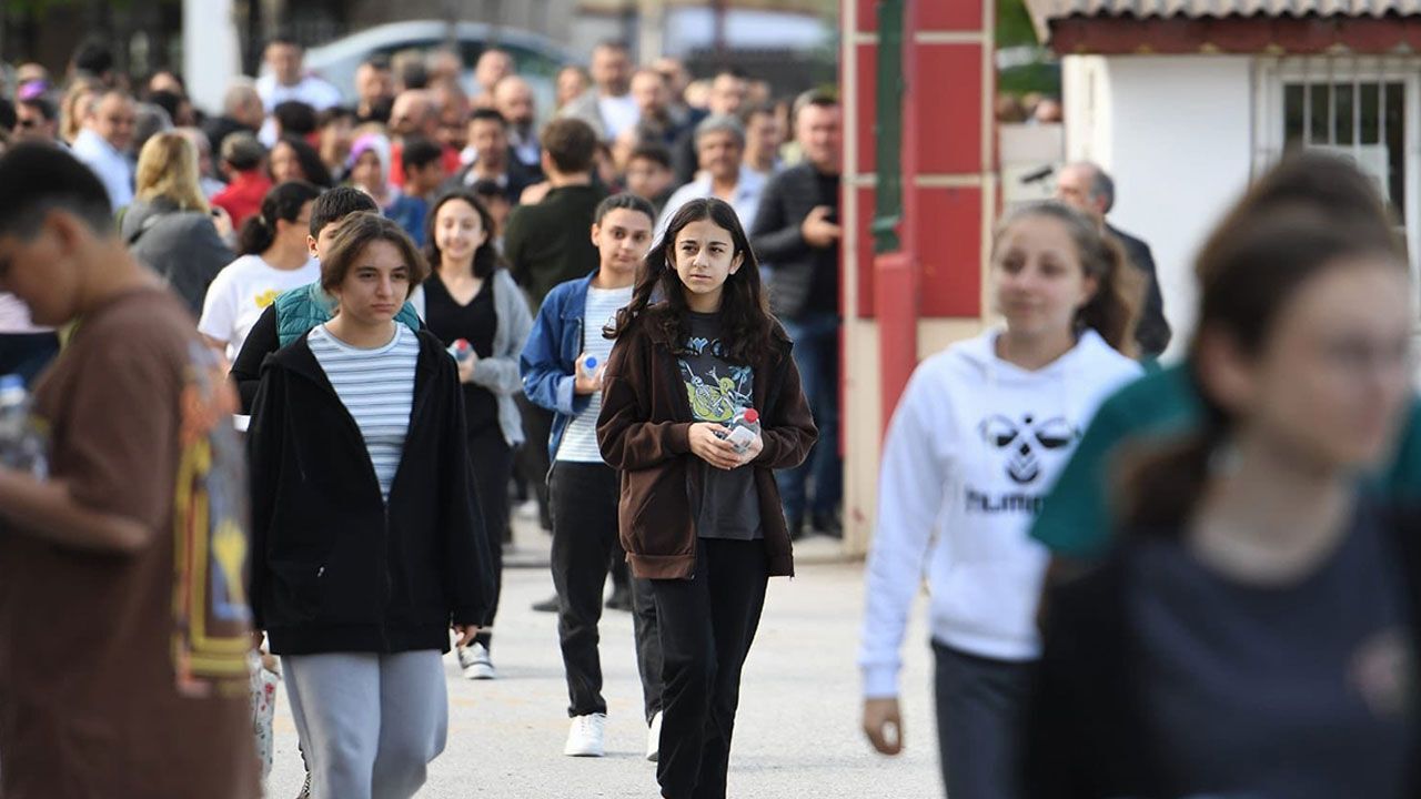 Milli Eğitim Bakanı Yusuf Tekin açıkladı: Cuma günü okullar 