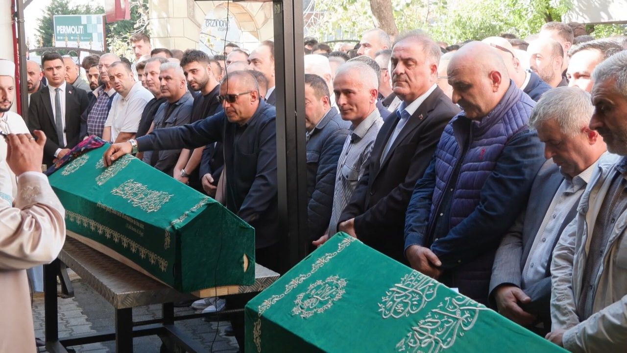 Maltepe’de çöken binada hayatını kaybeden kardeşler son yolculuğuna uğurlandı