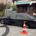 Eyüpsultan’da seyir halinde otomobil çöken yola düştü
