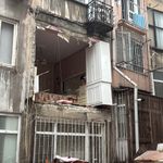 Nişantaşı'nda binanın duvarı çöktü: Mahalleli deprem oldu zannetti