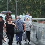 Yağmura hazırlıksız yakalananlar, kapalı alanlara koştu