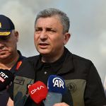 Rüzgar söndürme çalışmalarını zorlaştırıyor: Yangınla mücadele sürüyor