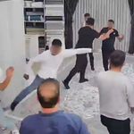 Esenyurt'ta iş yerini savaş alanına çevirdiler! O anlar kamerada
