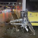 Büyükçekmece'de otomobil İETT otobüsüne çarptı: 1’i ağır 3 yaralı