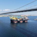 200 Metrelik dev gemi 1915 Çanakkale Köprüsü'nü geçti