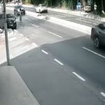 Yayaya çarpmamak için direksiyonu kırdı, kaza kaçınılmaz oldu