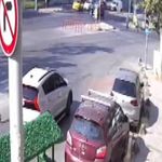 Yayaya çarpmamak için kırdı, trafik ışığına çarptı