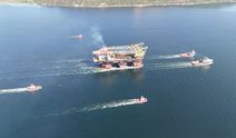 Çanakkale Boğazı’nda nefes kesen geçiş: Dev vinç yolda