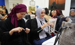 Üsküdar'da, kullanılmayan el örgüsü giyecekler ihtiyaç sahipleri için yeniden örüldü