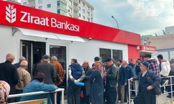 Bankaların önünde 10 bin lira yardım kuyruğu