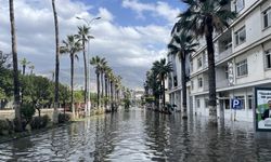 İskenderun'u lodos vurdu! İlçe sular içinde kaldı...