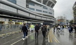 Fenerbahçeli taraftarlar, Kadıköy'e akın etti