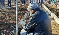 Bayram sabahı mezarlıklara akın edildi