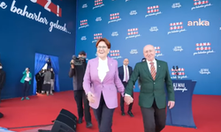 Meral Akşener'den bir ilk, kürsüye eşi Tuncer Akşener ile çıktı! Tuncer Akşener kimdir?