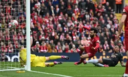 Lider Arsenal'a Liverpool engeli