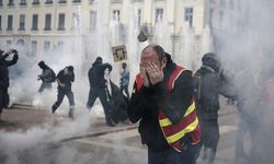 Fransa'da yangın dinmiyor! Polis protestoculara şiddeti artırdı