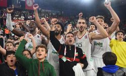 Pınar Karşıyaka'dan Anadolu Efes karşısında basketbol resitali