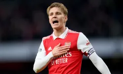 Arsenal'ın kaptanı Martin Odegaard, şampiyonluk yarışında öne çıkıyor