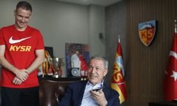 Bakan Akar'dan, Kayserispor'un Yunan stoperi Dimitrios Kolovetsios'a sürpriz