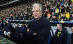  Yıldız futbolcuyu kadroya almayan Jorge Jesus, taraftarı çıldırttı