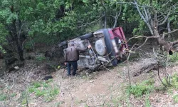 Tunceli'de mucize kurtuluş: Şarampole devrilen araçtan kendisi çıktı