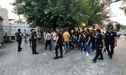 Türk polisi kaçaklara aman vermiyor! 120 kaçak göçmen, İzmir'de yakalandı