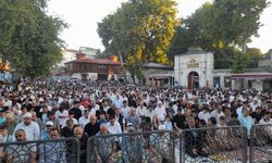 Binler Bayram namazı için Ayasofya'ya akın etti: Avlu bile doldu taştı