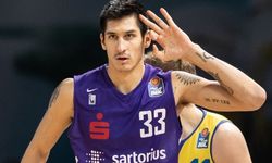 Anadolu Efes, Derek Willis'ı transfer etti