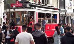 Nostaljik tramvayda çocukların tehlikeli yolculuğu