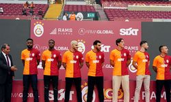 Galatasaray'dan 35 bin taraftarı önünde muhteşem imza töreni