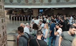 Marmaray Yenikapı İstasyonu'nda yürekleri yakan olay: 15 yaşındaki kız raylara atladı...