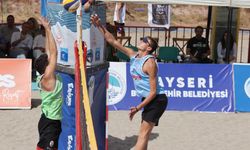 Dünyanın en yüksek kumsalında nefes kesen mücadele: Plaj Voleybolu Turnuvası Erciyes'te başladı!