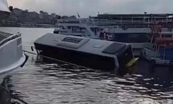 Eminönü’nde park halindeki İETT Otobüsü denize düştü