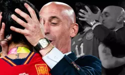 İstifa etmeyeceğini açıklayan Luis Rubiales'e FIFA'dan şok karar: Futbolcuyu dudağından öpmüştü...