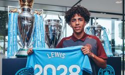 Manchester City'den Rico Lewis ile devam kararı: Genç oyuncunun sözleşmesi yenilendi