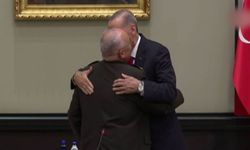 MGK'da gözlerin dolduğu an! Cumhurbaşkanı Erdoğan Orgeneral Aysever'e sarılıp böyle teselli etti