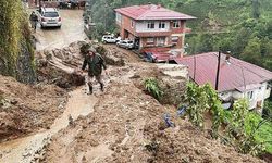 Rize'de sel felaketi! Yağış sonrası yol çöktü, evler boşaltıldı