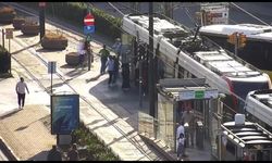 İstanbul'da otobüs tramvaya çarptı! Karaköy istikametinde uzun kuyruk oluştu