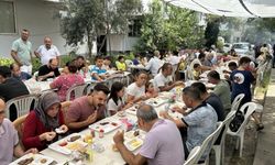 Bedava yemek peşindeki gruplar yaygınlaşıyor! Önce konum sonra menü...