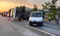 Kum yüklü kamyon, yolcu otobüsüyle çarpıştı: 6 ölü