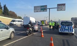 Vatan Caddesi'ne bağlanan yolların kesilmesinin ardından İstanbul'da trafik yoğunluğu yaşanıyor...