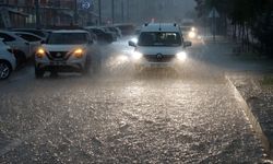 Antalya’da fırtınada tekne battı, uçaklar inemedi