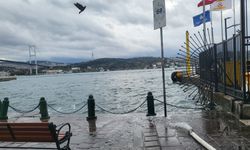 Ortaköy'de deniz yükseldi, restoranı su bastı