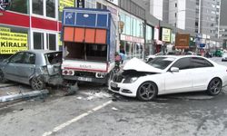 Başakşehir'de otomobil park halindeki araçlara çarptı 