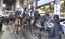 Beyoğlu'nda atlı polislerle yılbaşı denetimi