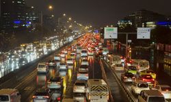 İstanbul'da akşam saatlerinde trafik durma noktasına geldi 