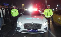 Suç örgütlerinden ele geçirilen lüks araçlar yılbaşında Taksim Meydanı'nda 