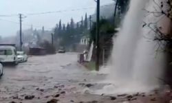 Antalya'da yağmur ve fırtına hayatı olumsuz etkiledi