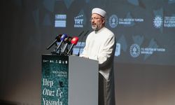 Diyanet İşleri Başkanı Erbaş, “Hep 33 Yaşında” belgeselinin galasına katıldı