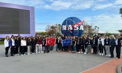 Lise öğrencileri NASA'yı ziyaret etti; Alper Gezeravcı'nın uzay yolculuğuna tanık oldu